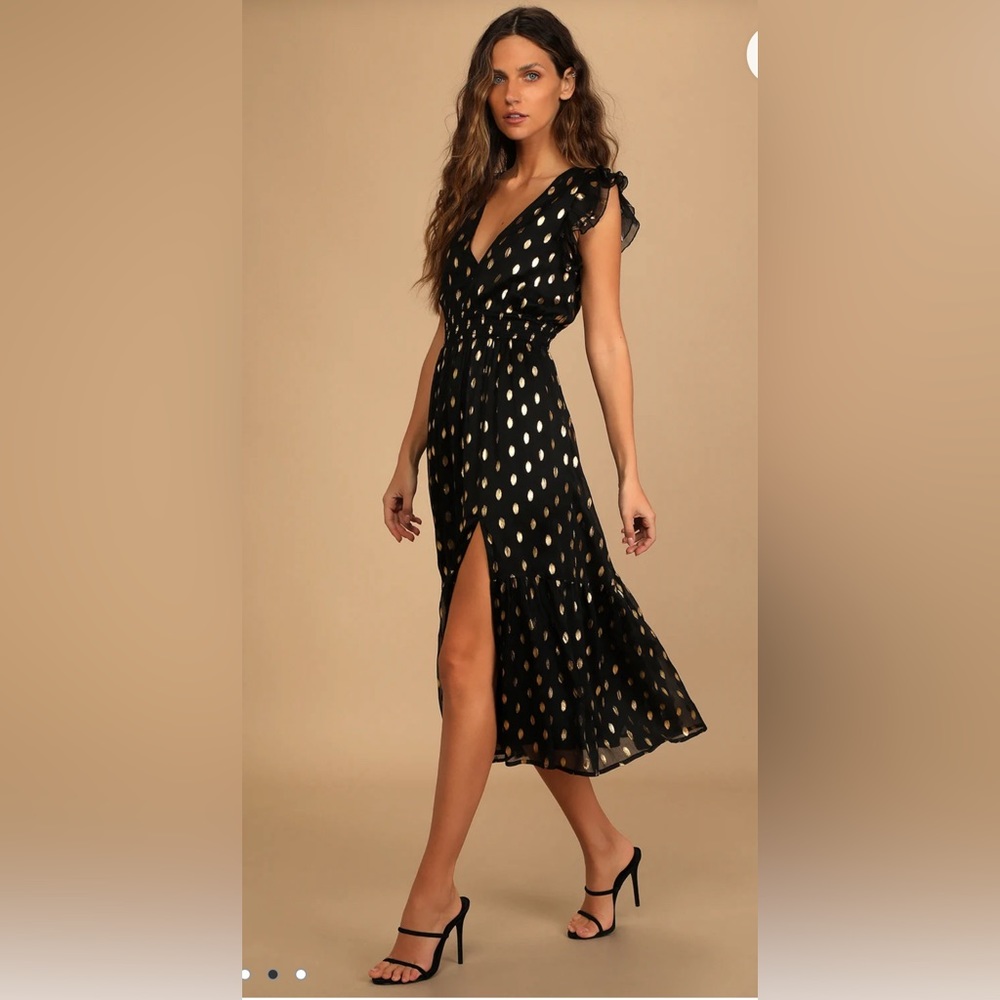 NWT Lulu’s ruffle midi navy polka dot dress in medium
